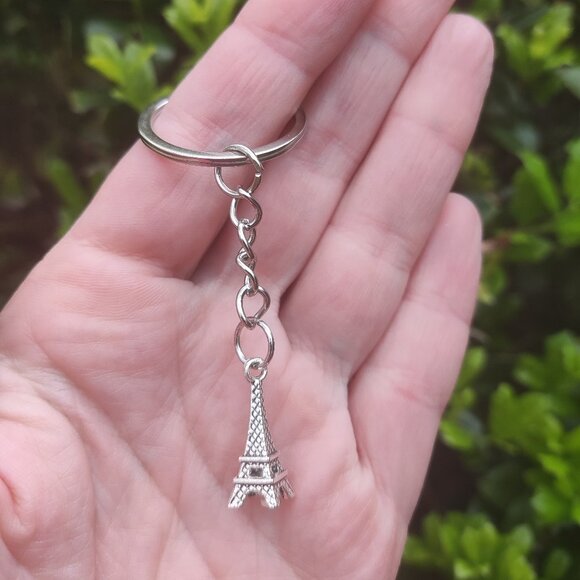 Eiffel Tower Keychain - Picture 1 of 3